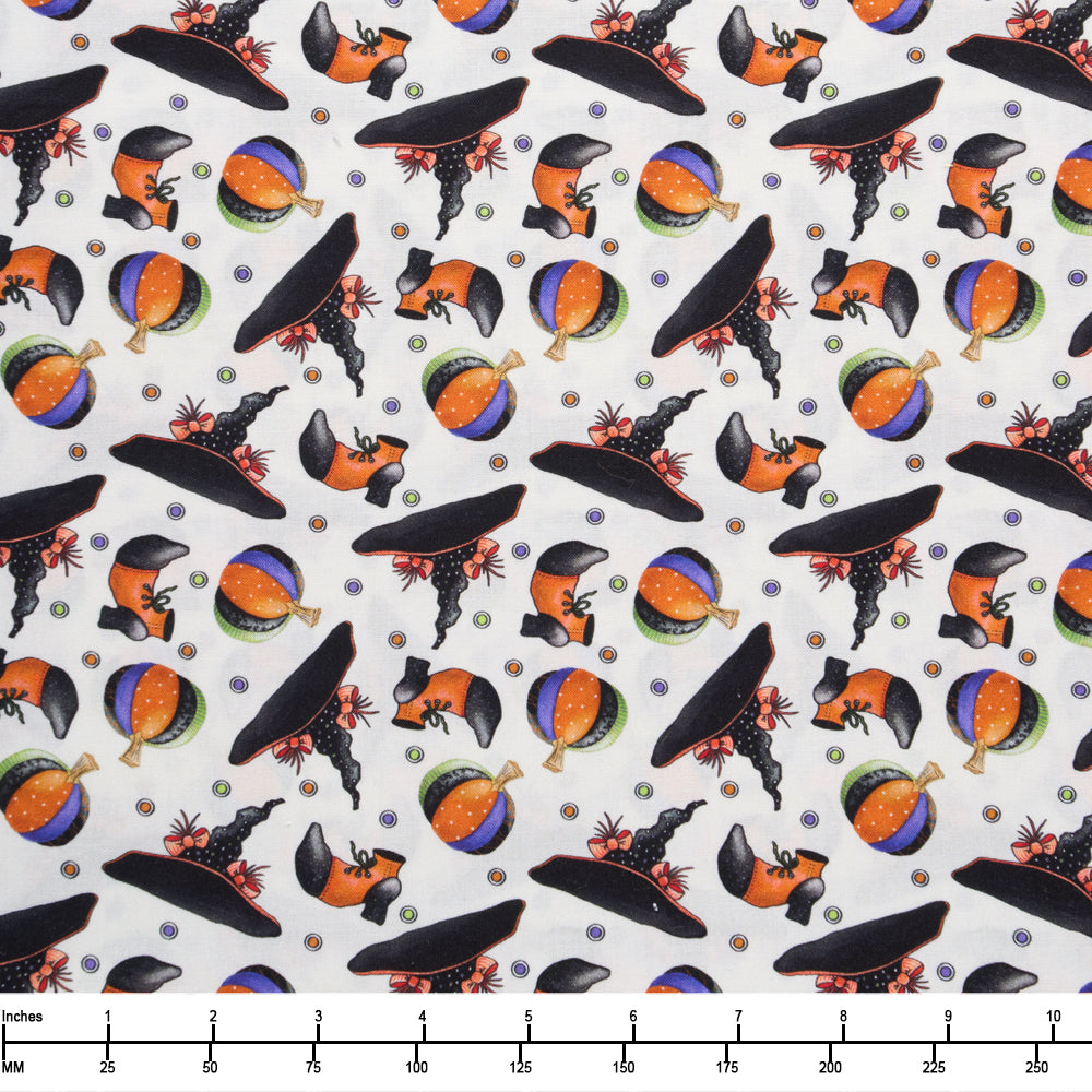 QT Fabrics Spooktacular Hat and Shoe Toss Cream 30317 E - 22-inch EOB Special